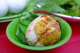 Mơ thấy ăn trứng vịt lộn
